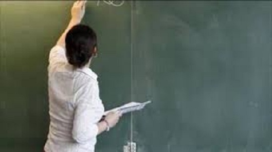 قضية المدرّسة بقصور الساف: وزارة التربية تكلف محاميا للدفاع عن الأستاذة