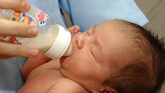 غريب في البحيرة : والد يختطف ابنته الرضيعة ويشترط " تنظيف " بطاقة سوابقه العدلية لإرجاعها