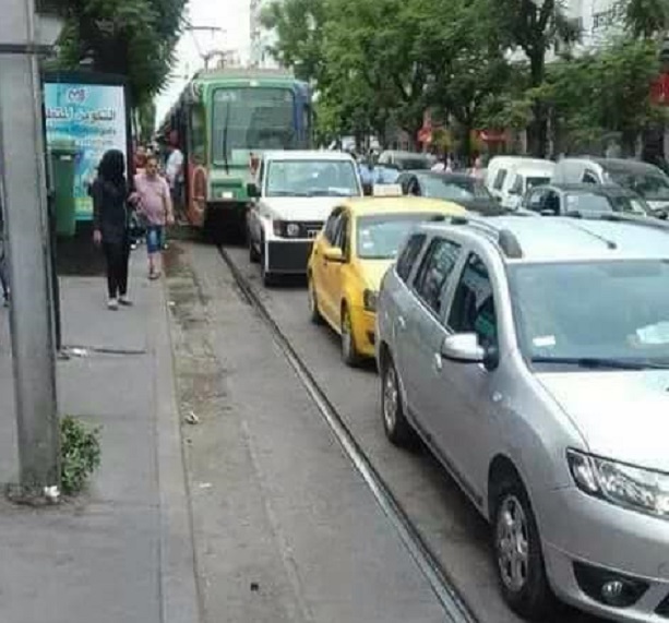 صورة اليوم : ماذا يفعل هذا المترو على " سكّة الكراهب " ؟