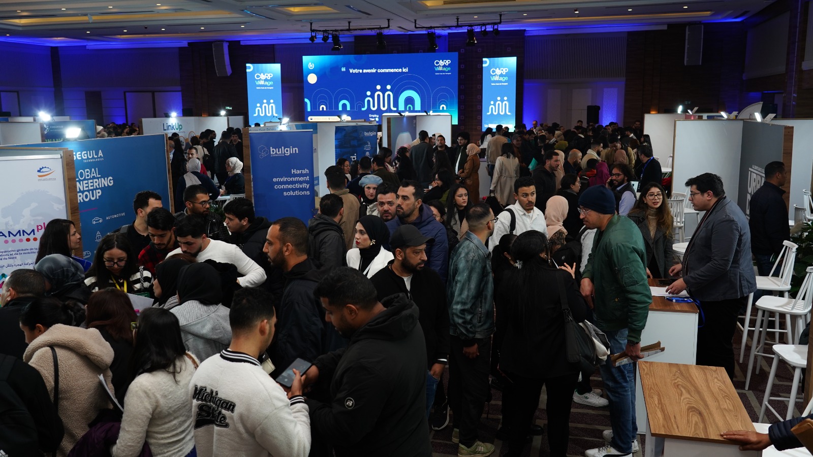 إقبال قياسي على معرض التوظيف CORP village