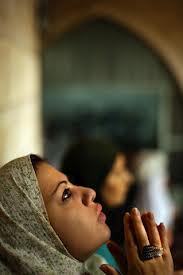 آمرأة تونسية تستعيد بصرها في الحج + فيديو