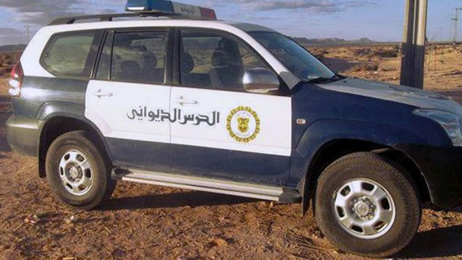 القصرين : مطاردة لسيارة تهريب تنتهي بإصابة عون حرس ديواني