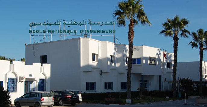 مهندسة تونسية تخاطب الأساتذة : أنتم تصرّون على اعتبار مهنتكم " شاقّة " فماذا يقول المهندسون ؟