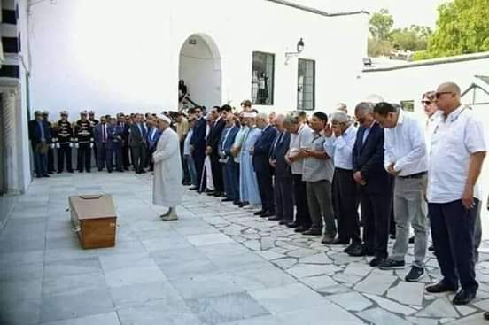 في جنازة أرملة الرئيس الراحل : قيادات النهضة موجودون .. وأصحاب " البجبوج " مفقودون