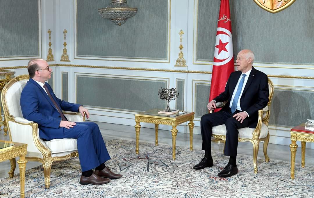 سعيد للفخفاخ : ضرورة فرض تطبيق القانون على كل من يخالفه، احتراما للدولة ومؤسساتها.