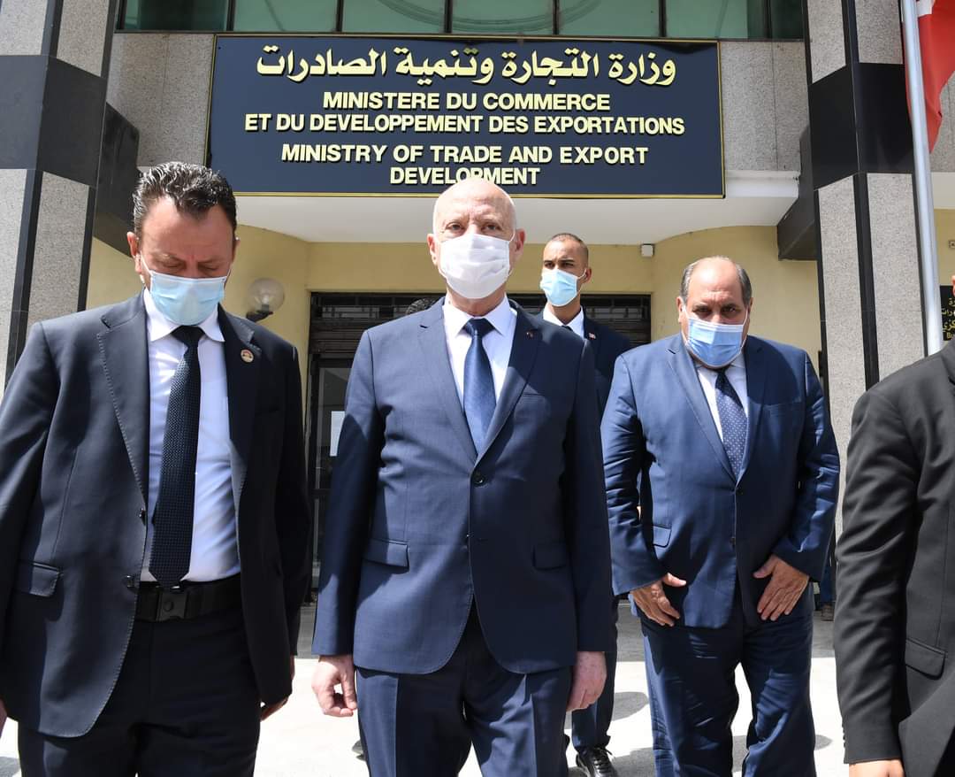 رئيس الجمهورية يدعو إلى التصدي إلى مظاهر الاحتكار والمضاربة
