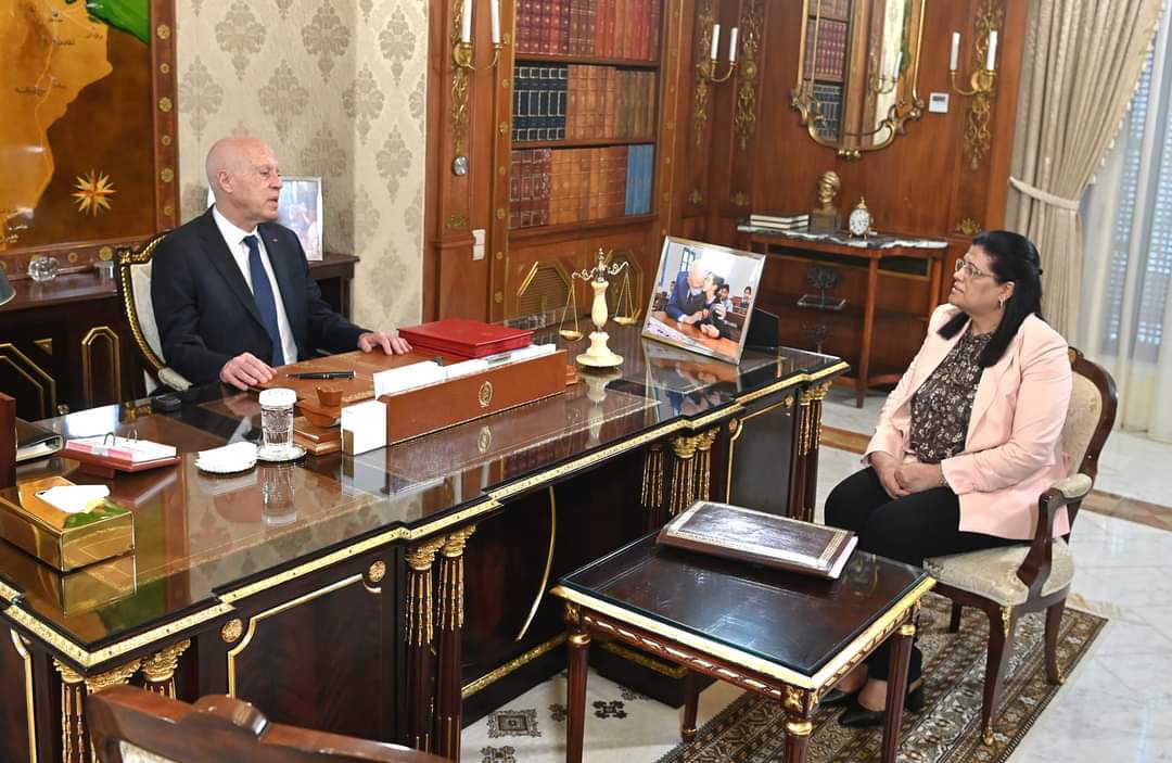رئيس الجمهورية يؤكد على ضرورة مراجعة نظام الامتيازات الجبائية للتونسيين بالخارج