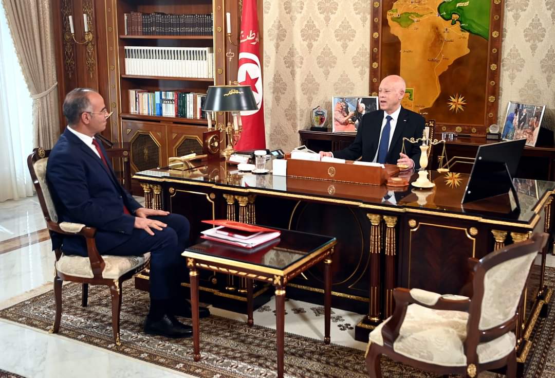 رئيس الجمهورية يشدد على ضرورة الحياد الكامل للمسؤولين عن المرفق العمومي