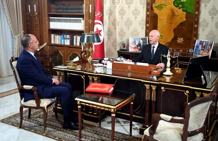 رئيس الجمهورية يؤكد على ضرورة الاسراع في توريد الحافلات وعربات المترو