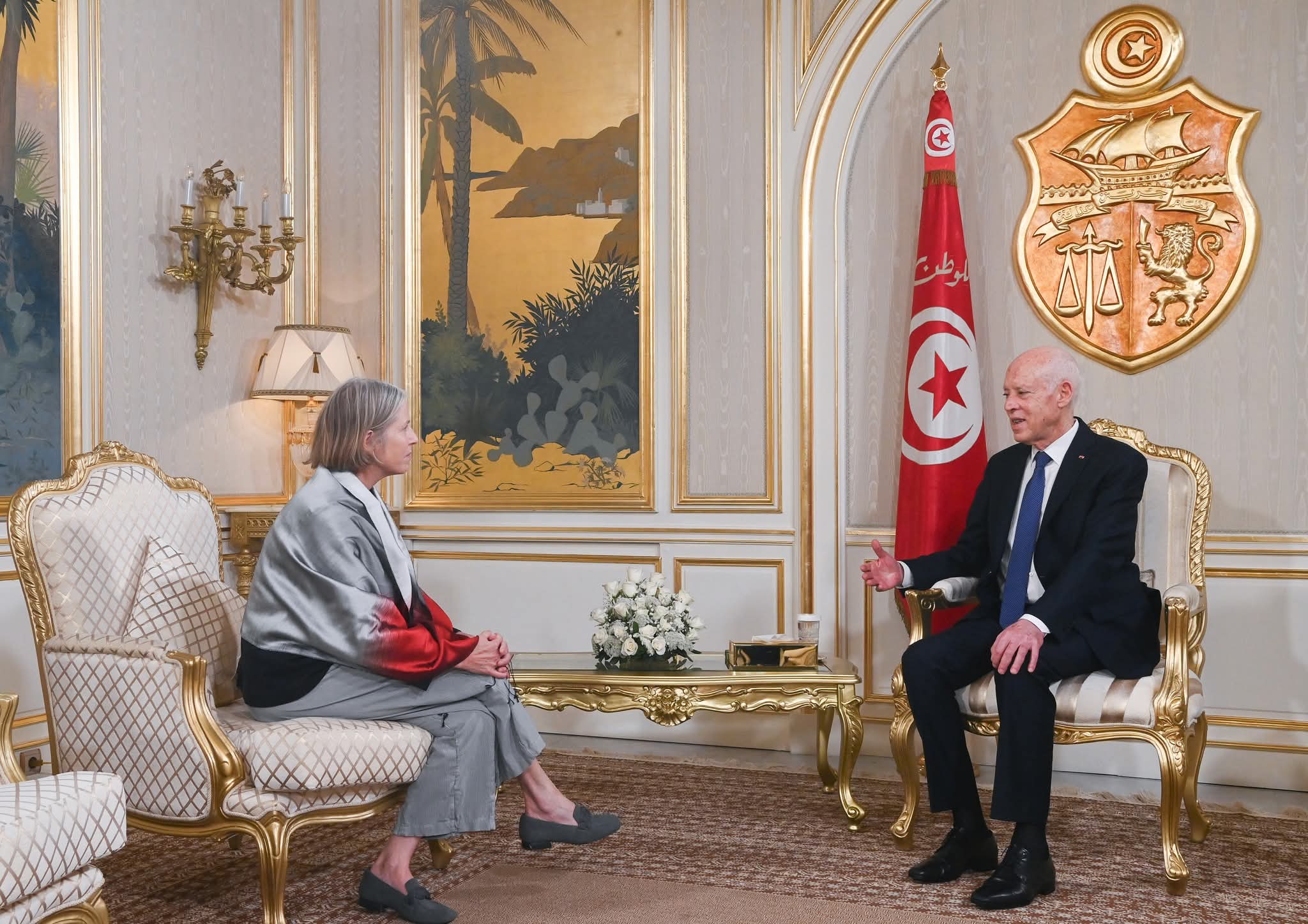 رئيس الجمهورية يستقبل سفيرة كندا...