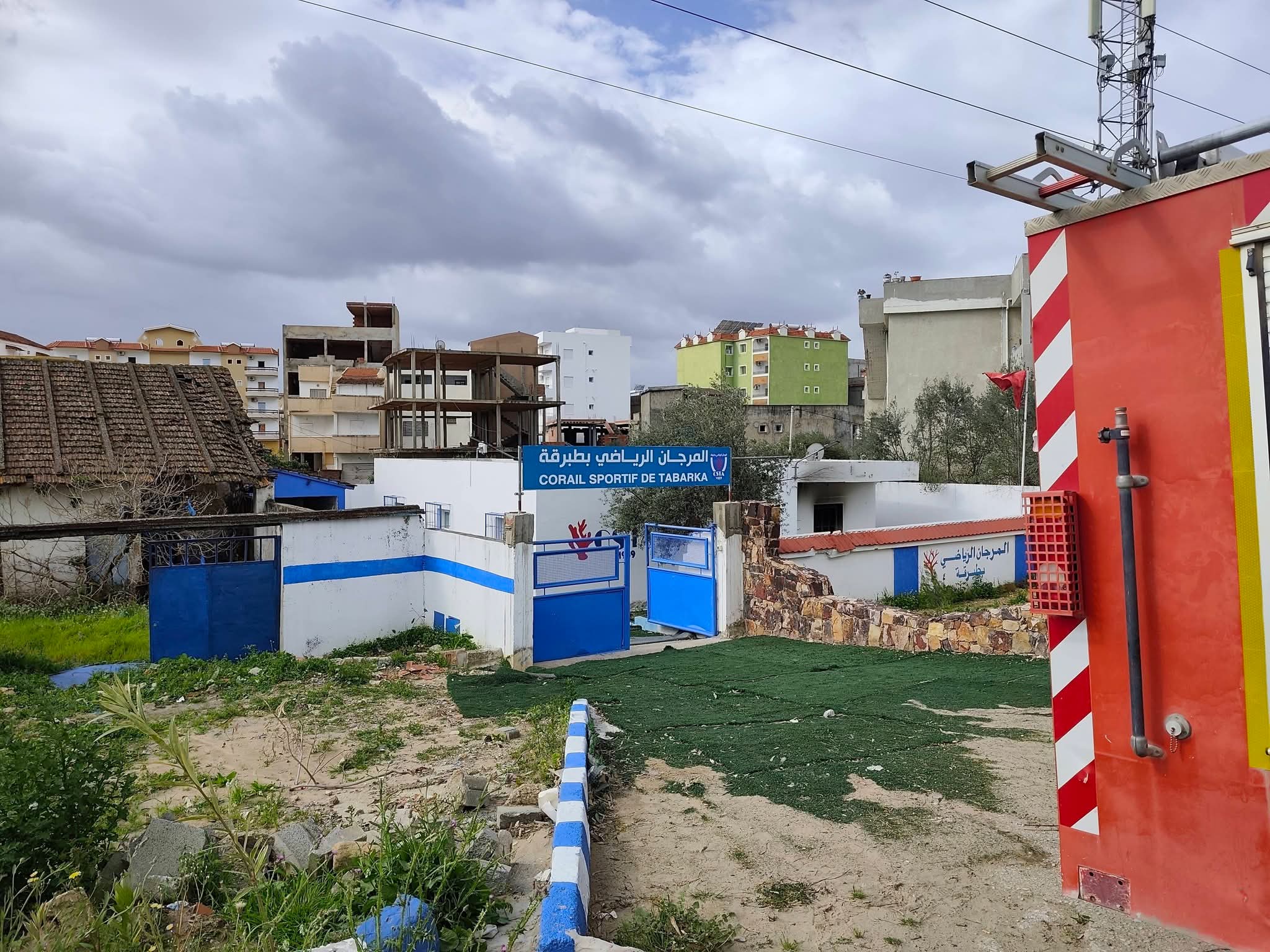 حــرق مقر فريق رياضي/صور