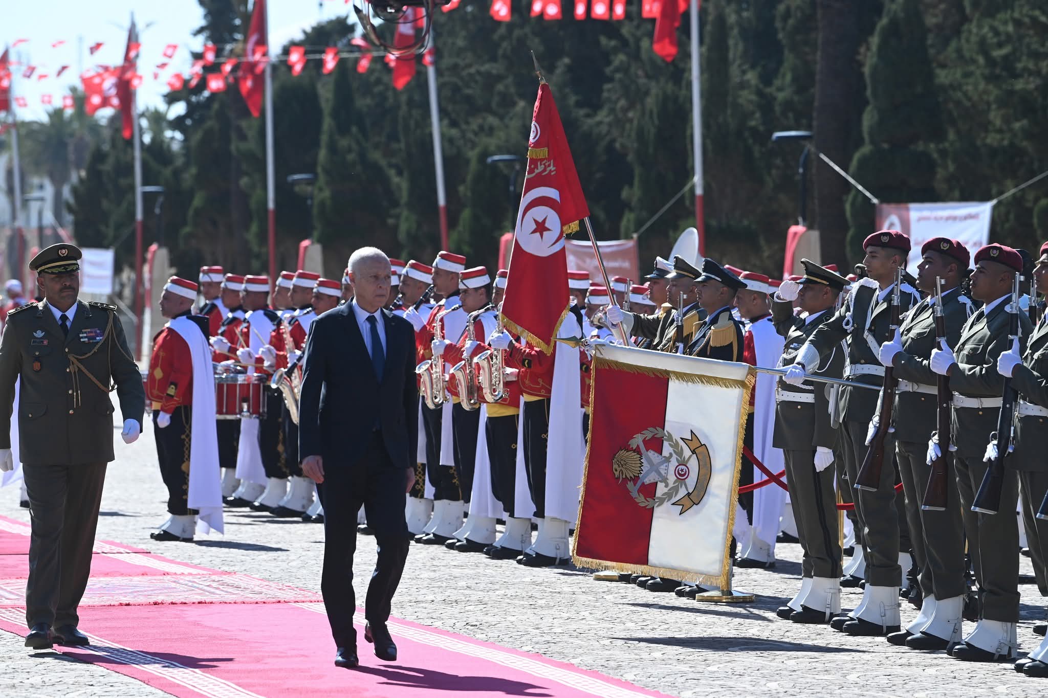 رئيس الجمهورية يشرف بالسيجومي على موكب إحياء الذكرى 88 لعيد الشهداء 