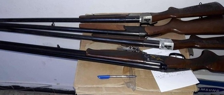 ميناء حلق الوادي : حجز 14 بندقية صيد أخفاها مهاجر تونسي داخل جهاز تكييف هواء مستعمل 