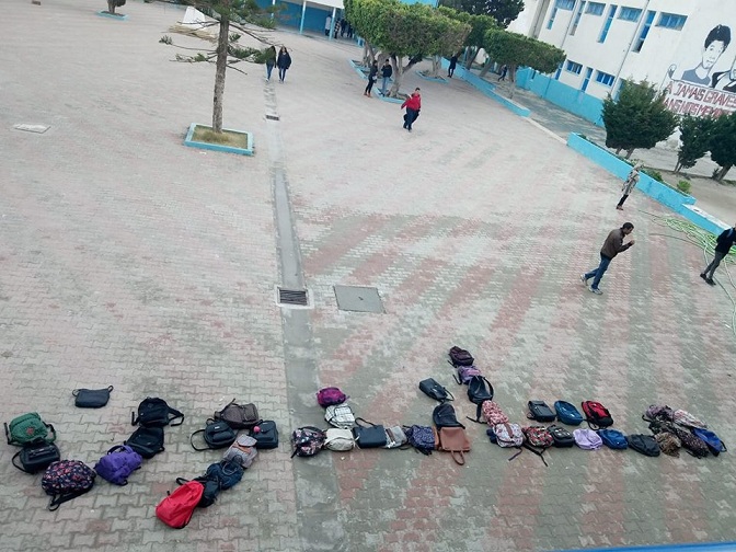 في معهد بوذينة بالحمامات : تلاميذ يحتجّون بطريقة طريفة تعبيرا عن مساندتهم لمطالب الأساتذة