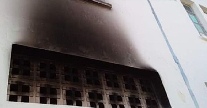 الهوّارية  : مجرمون يضرمون النار في أجزاء من المعهد الثانوي باستعمال العجلات المطاطية  