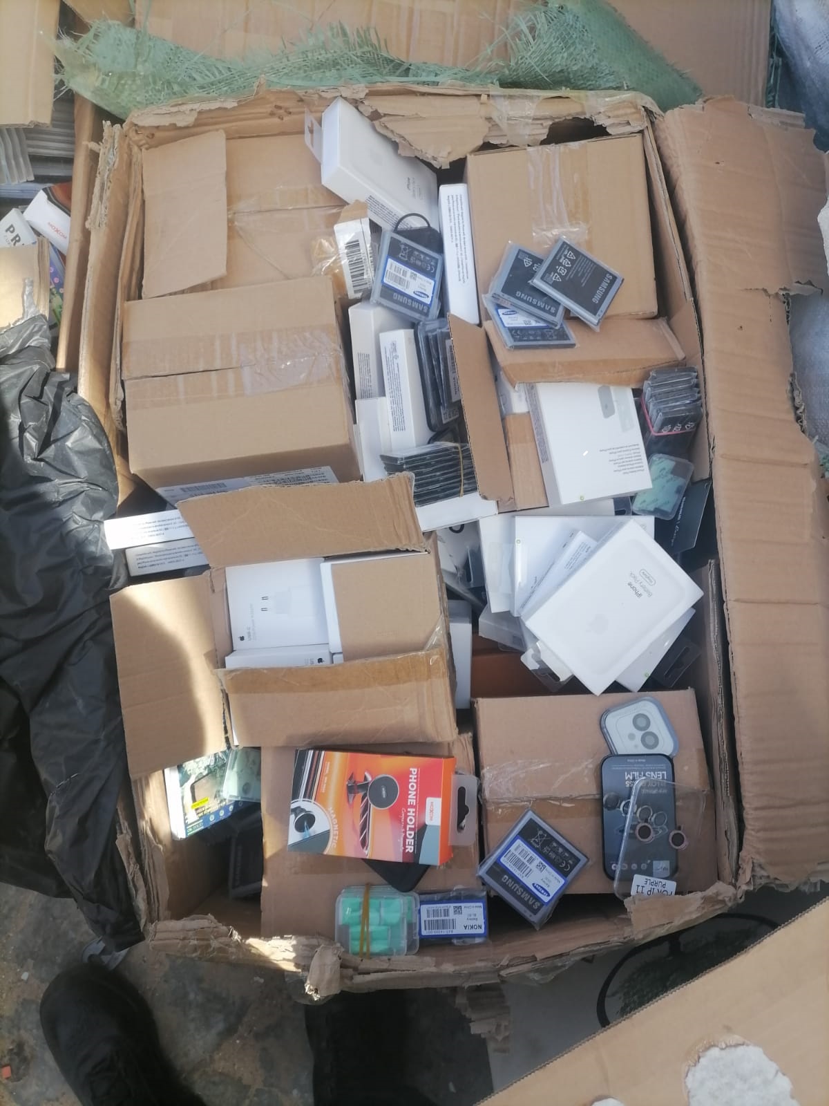 مصالح الديوانة بالمعبر الحدودي برأس جدير تحجز كميات من البضائع المهربة بقيمة 327 ألف دينار