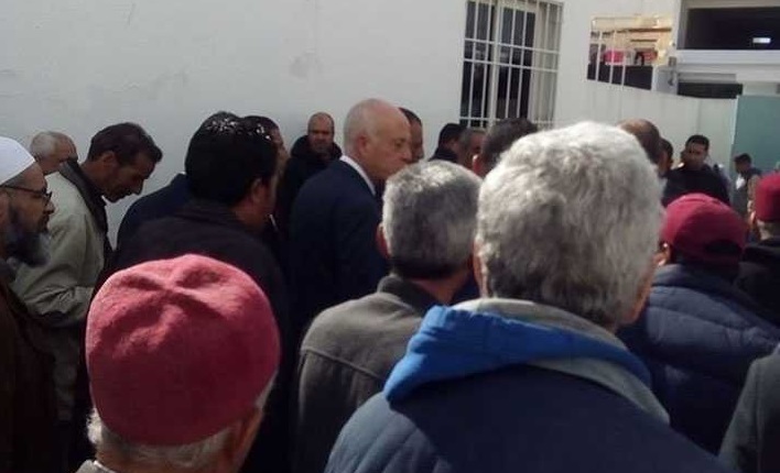 رئيس الجمهورية يصلّي الجمعة في جامع " أبو بكر الصديق " بالمنيهلة بعد تعرّضه للحرق والتخريب