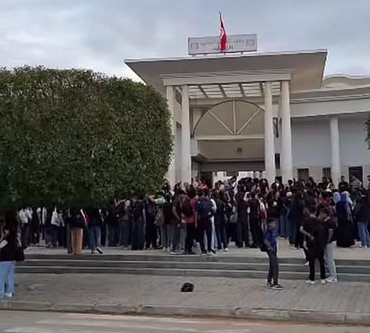 توقف الدروس لليوم الثاني بالمعهد الثانوي عاطف الشايب بالحمامات