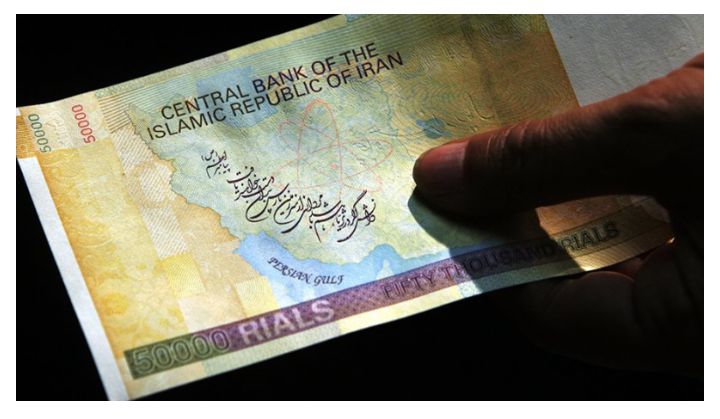 العملة الإيرانية تتراجع إلى أدنى مستوى وطهران تهدد بالانسحاب من معاهدة الحد من انتشار الاسلحة النووية