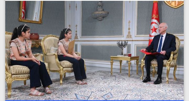 رئيس الجمهورية يستقبل التوأم بيسان وبيلسان