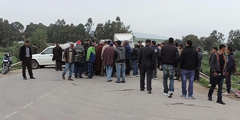 جندوبة : غضب وإغلاق الطريق ومواجهات مع الأمن بسبب " إقصاء أطراف من جلسة مع الحكومة "