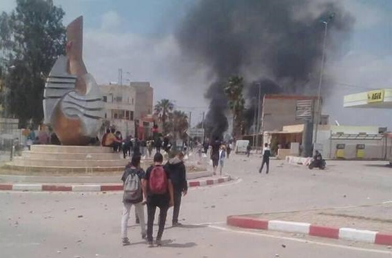 جلمة : مواجهات بين الأمن والمواطنين وتسجيل حالات اختناق بالغاز بسبب بئر