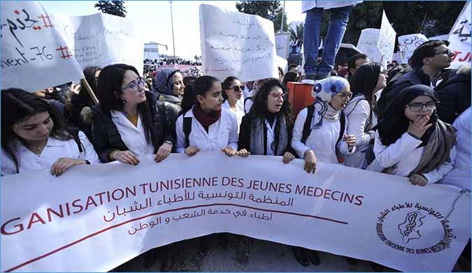 بعد تكرار الإعتداءات عليهم : الأطباء الشبان يحذرون ويحمّلون الوزارة مسؤولية " خراب " منظومة الصحة العمومية