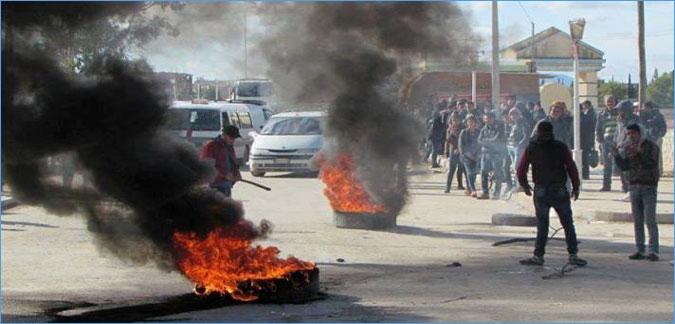 القصرين : إخلاء سبيل  الأشخاص الأربعة المتهمين " بتوزيع أموال وبطاقات شحن على المحتجّين "  