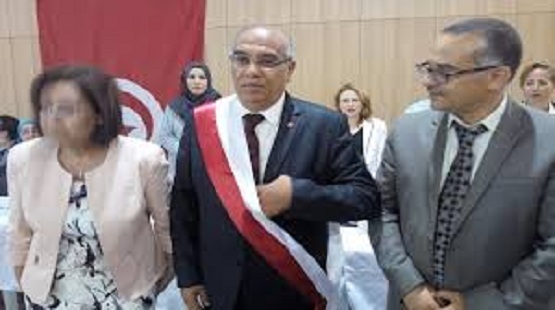 إلى أين نسير : منحرف يعتدي على رئيس بلدية منزل بوزلفى بسلاح أبيض بلا أي سبب ؟ 