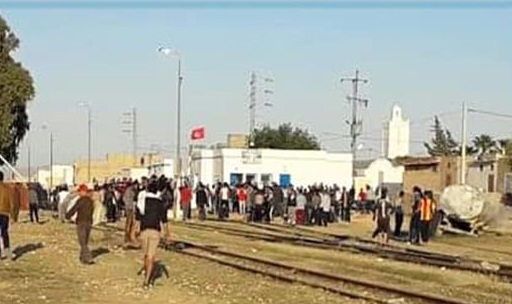 بعد المواجهات بين الأمن والمحتجين : قطار نقل الفسفاط في سيدي بوزيد يستأنف النشاط