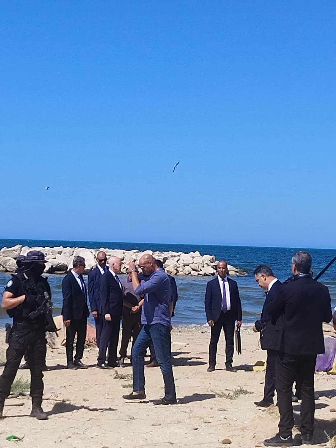 رئيس الجمهورية في مدينة حمام الأنف لمعاينة حالة الشاطئ 