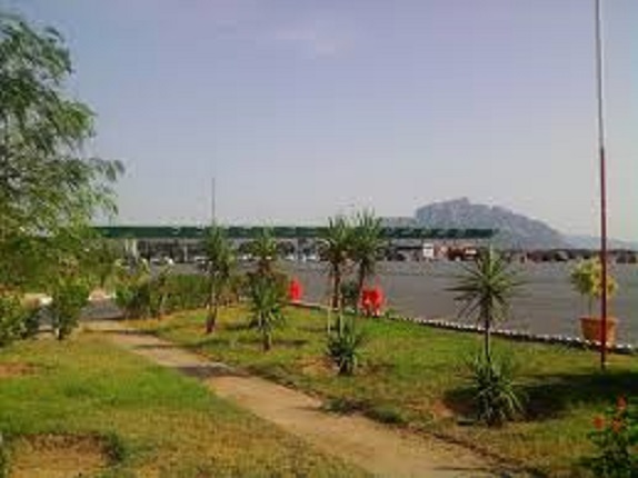 مشكل كبير في مرناق : لماذا تريد الدولة أن تنجز طريقا حزامية على أراض سقويّة غصبا عن المواطنين ؟‎