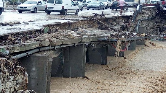 الجامعة الوطنية لمؤسسات البناء والأشغال العامة تساهم في احتواء تبعات الفيضانات في ولاية نابل