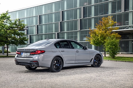 فتح باب الطلب المسبق لاقتناء سيارةBMW Série 5 الجديدة لدى شركة بن جمعة موتورز و وكيلها