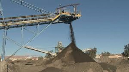 نائبة غاضبة هددت بقطعه : الدولة تجد ماء الشراب  لغسل الفسفاط ولا تجده لأهالي الحوض  المنجمي 