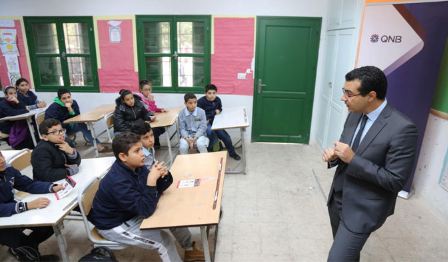 منوبة :  QNB تونس يزور المدرسة الابتدائية أبو القاسم الشابي تحت عنوان "المال والاقتصاد بطريقة مبسطة "