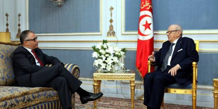 محسن مرزوق يطالب بالإذن للمستشفى العسكري بإصدار " بلاغات شفافة ومحايدة " عن صحة الرئيس