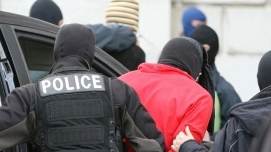 تونس : إيقاف 4 أشخاص حاولوا تحويل وجهة امرأة متزوجة أحدهم انتحل صفة عون أمن