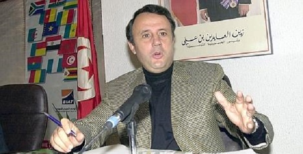 قمّة الاستهانة والاستفزاز :  سليم شيبوب  يعبّر عن إعجابه بعبير موسي المستفزّة  ويطلب من التجمّعيين  الالتفاف حولها ... !!!