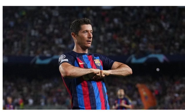 ليفاندوفسكي يحذر برشلونة من "لكمة" الريال اليوم
