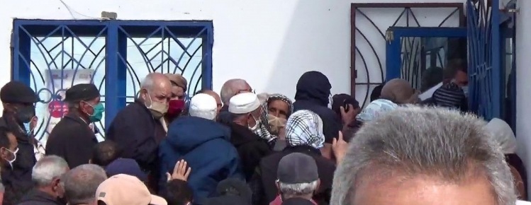 صورة أخرى من " الحقرة " : مركز تلقيح وحيد في ولاية جندوبة كلّها والحكومة " ليست هنا " ؟؟؟