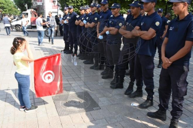 صورة رائعة جدا : من هنا تبدأ " عقيدة "حب الوطن بعيدا عن كافة عقائد الدنيا