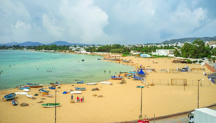 أصحابها تكبّدوا عشرات الملايين : إلغاء حملة ترويجية لفائدة 17 نزلا بالحمامات بسبب " رخصة " رئاسة الحكومة  !!!