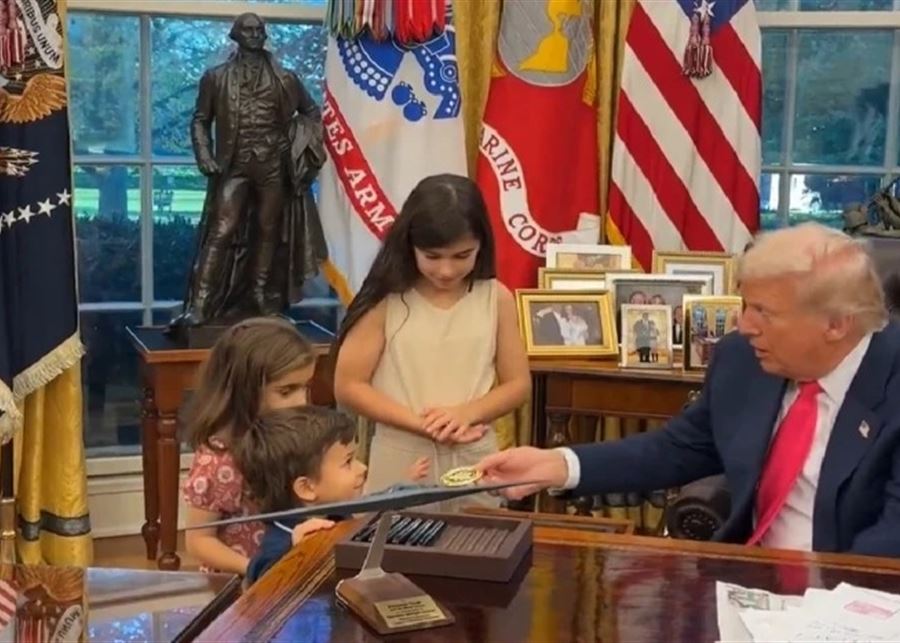 بالفيديو: طفلٌ يُفاجىء ترامب ويسأله: ما إسمك؟.. والرئيس يردّ