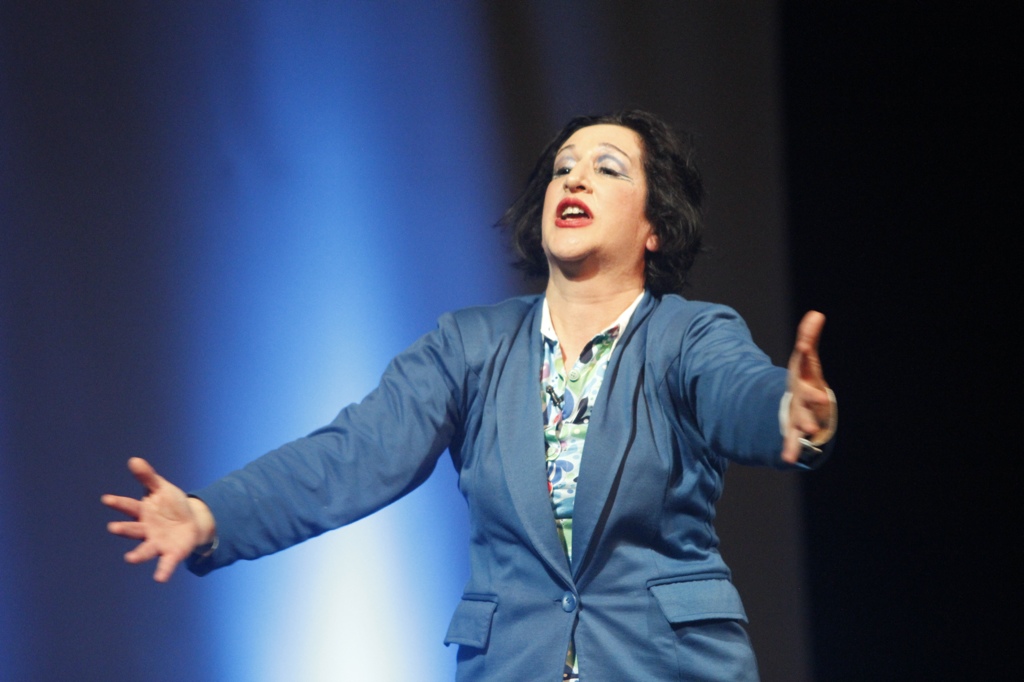  بحضور سفير تونس بفرنسا: نجاح باهر لمسرحية وجيهة الجندوبي في باريس