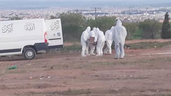 شاب وشقيقته يتمكنان من حضور موكب دفن أمهما بمنزل بورقيبة رغم خضوعهما للحجر الصحي الإجباري