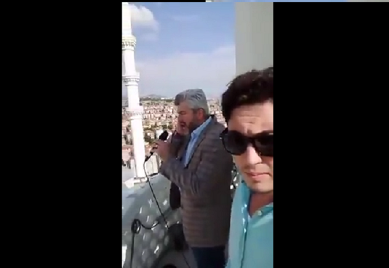 فيديو : مؤذنان في تركيا بطريقة رائعة 