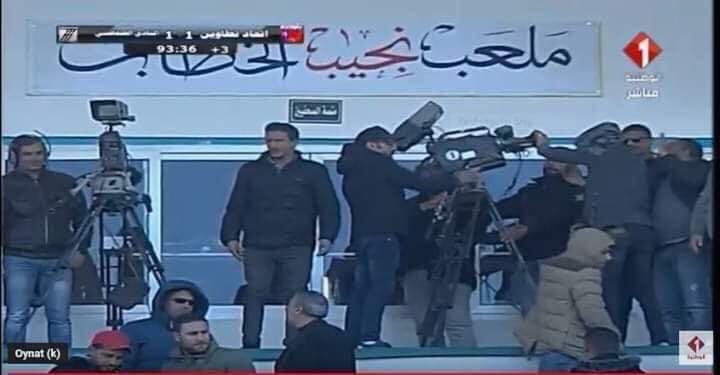 خطير في ملعب تطاوين : الإعتداء على طاقم التلفزة الوطنية ومنعه من التصوير
