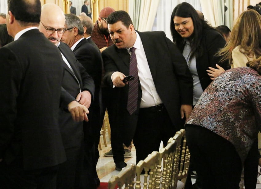 بعد أن أقسم على " الطاولة " ... علي الحفصي يبحث عن كرسي !