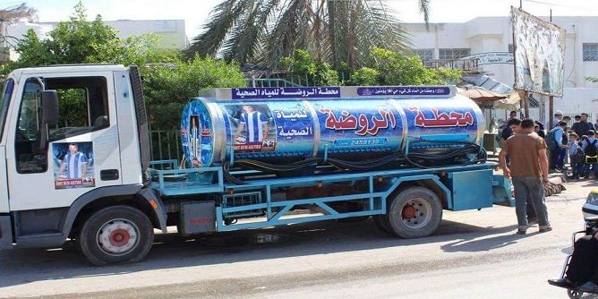مساعدات من الدولي التونسي أنيس بن حتيرة لأطفال غزّة